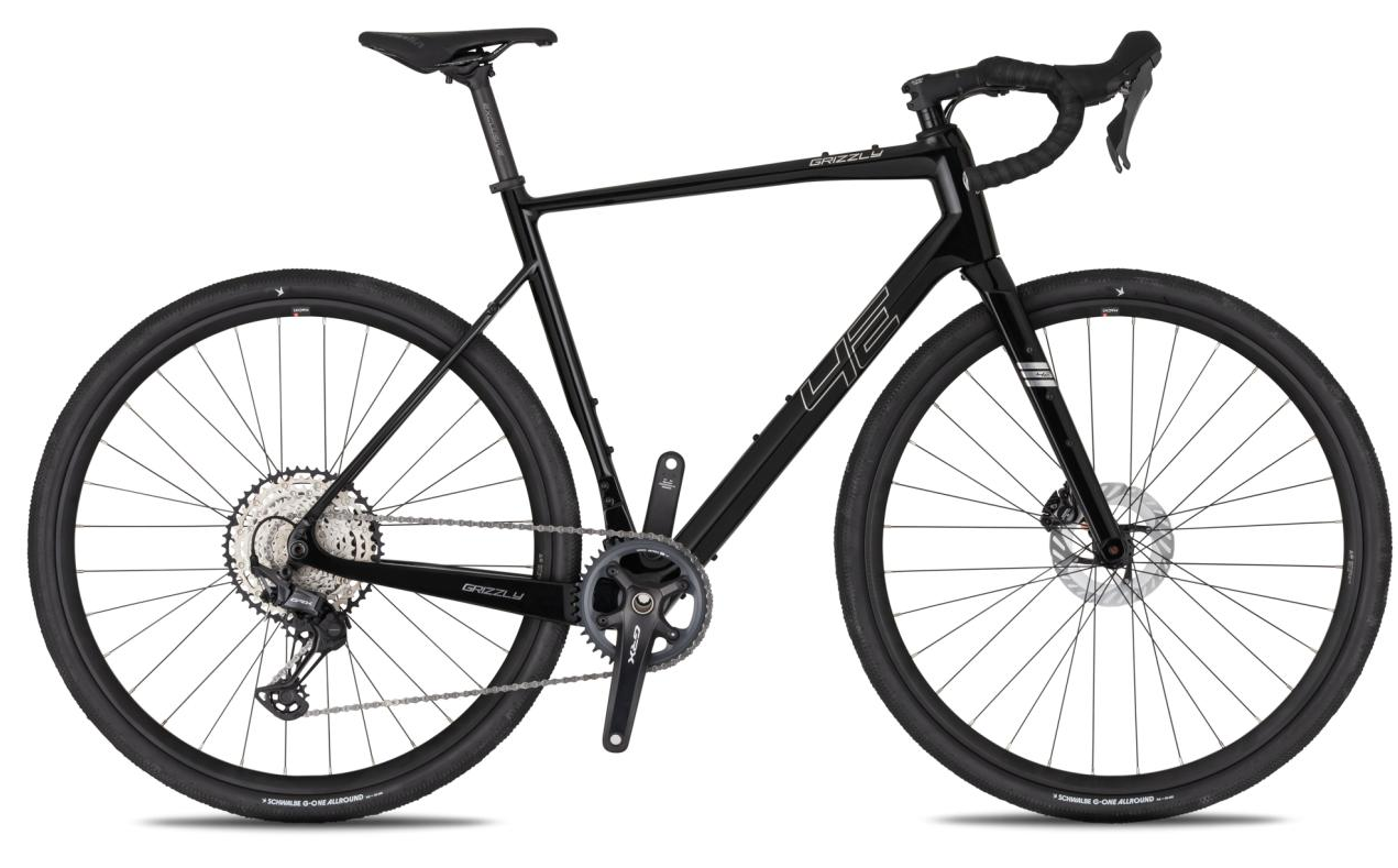 4EVER GRIZZLY RACE 28", model 2026, barva black - ZDARMA dopravné, odborná montáž, seřízení, pojištění a dárkový poukaz na nákup příslušensví!