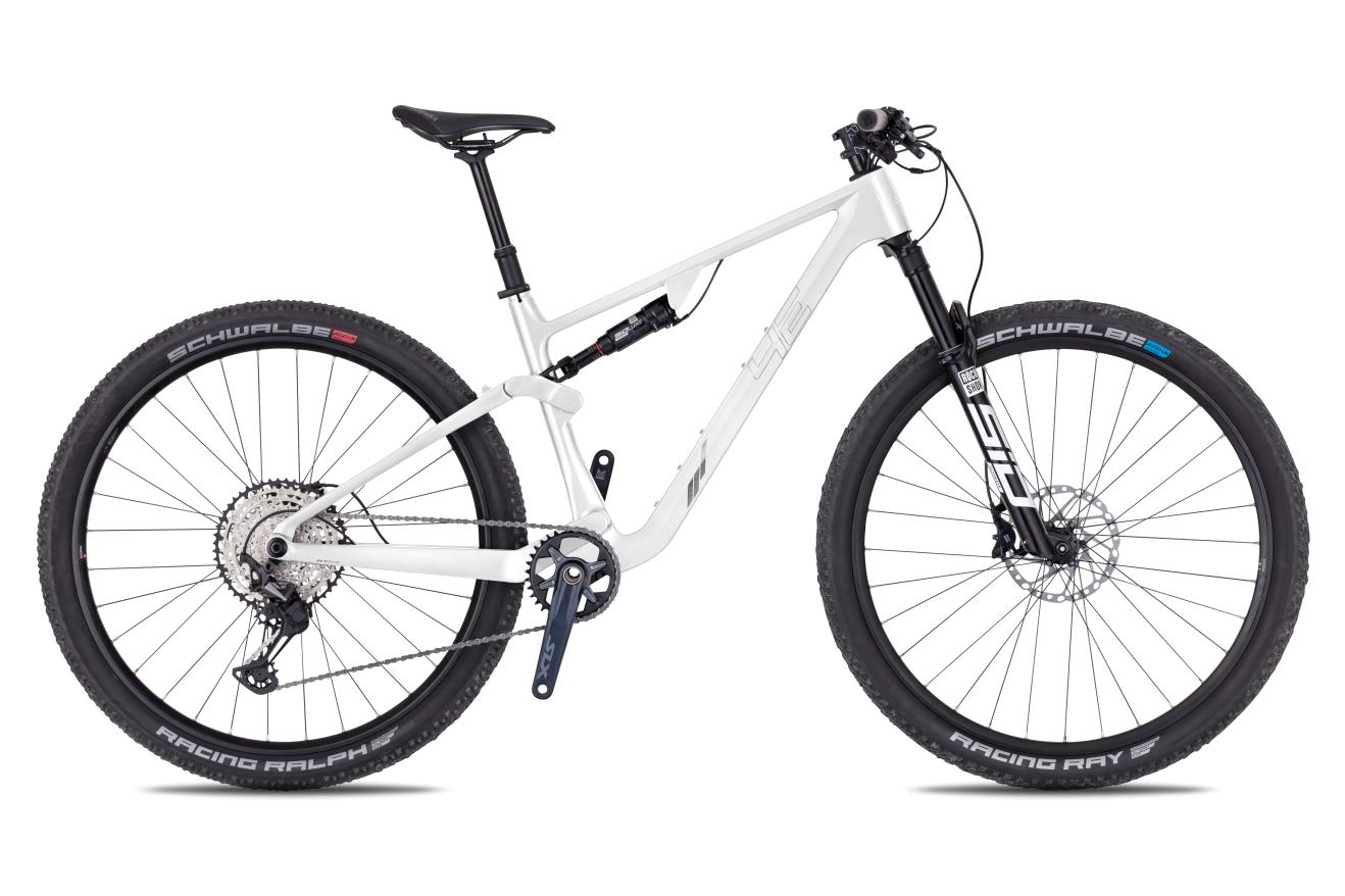 4EVER SONNIC TEAM pneu 29" model 2026, white/silver sand - ZDARMA dopravné, odborná montáž, seřízení, dárkový poukaz na nákup příslušenství!
