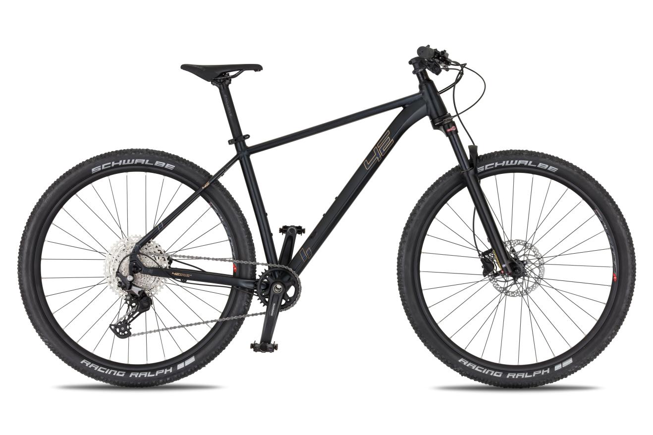 4EVER TRINITY TEAM 29", model 2026, barva blue galaxy - ZDARMA dopravné, odborná montáž, seřízení, pojištění a dárkový poukaz na nákup příslušenství!