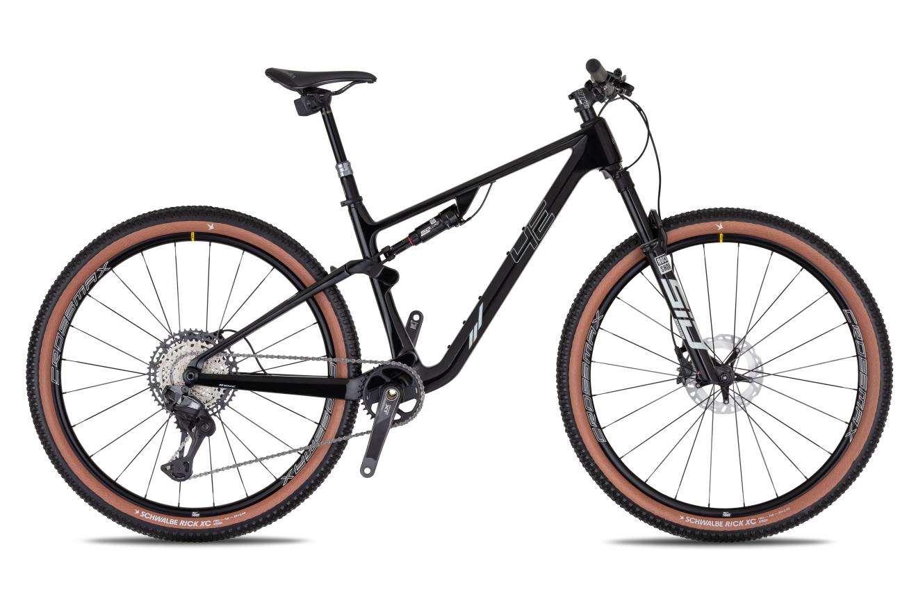 4EVER SONNIC XT Di2 pneu 29", model 2026, black/hologram - ZDARMA dopravné, odborná montáž, seřízení, dárkový poukaz na nákup příslušenství!