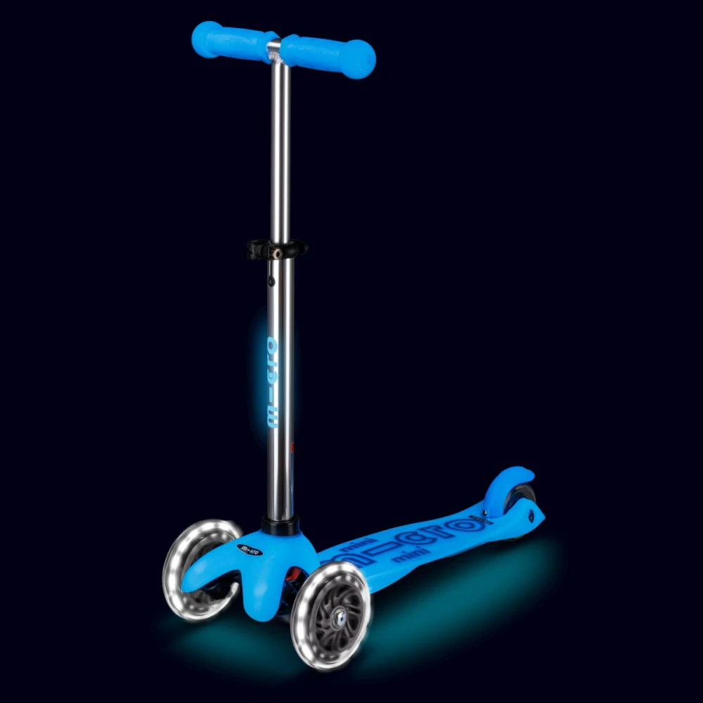 Koloběžka Mini Micro Deluxe Glow LED blue - ZDARMA dopravné a Zdravá láhev! 