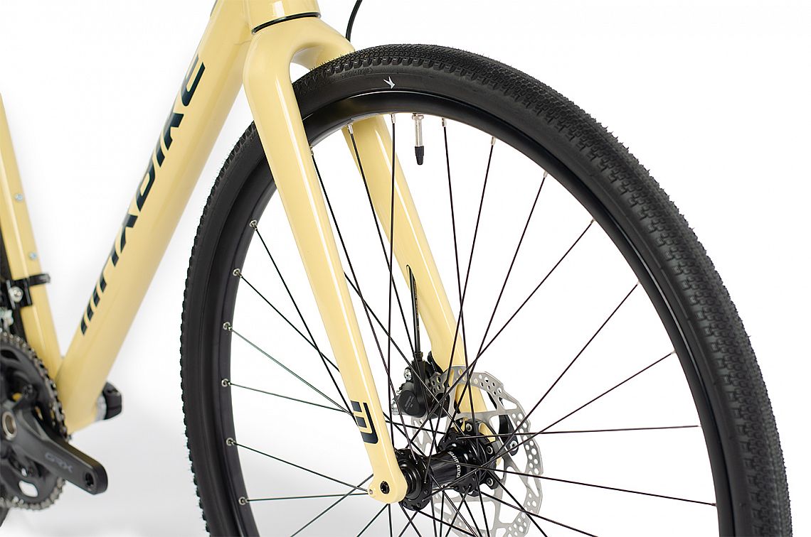 MAXBIKE ONYX, 28", barva béžová, 2025, rám XL(21") - ZDARMA dopravné, seřízení, odborná montáž a sada světel!