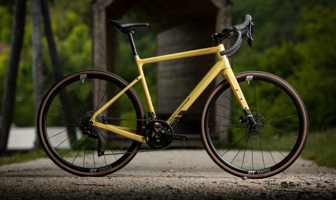Rock Machine Lukk CR 60, rám 21" (XL), model 2025, barva Gloss Sulfur Yellow - ZDARMA dopravné, odborná montáž, seřízení a dárkový poukaz na nákup příslušenství!