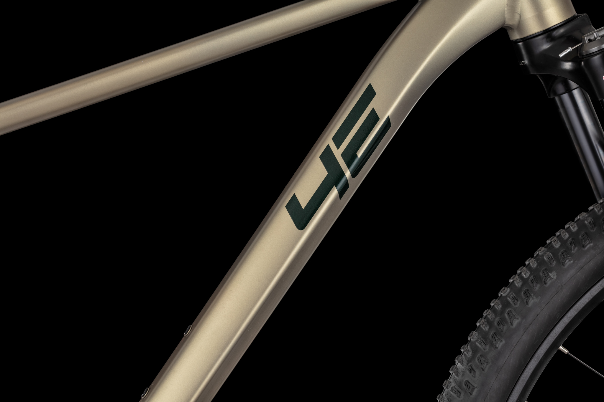 4EVER TRINITY TEAM 29", rám 19" (L), model 2026, barva satin sand - ZDARMA dopravné, odborná montáž, seřízení, pojištění a dárkový poukaz na nákup příslušenství!