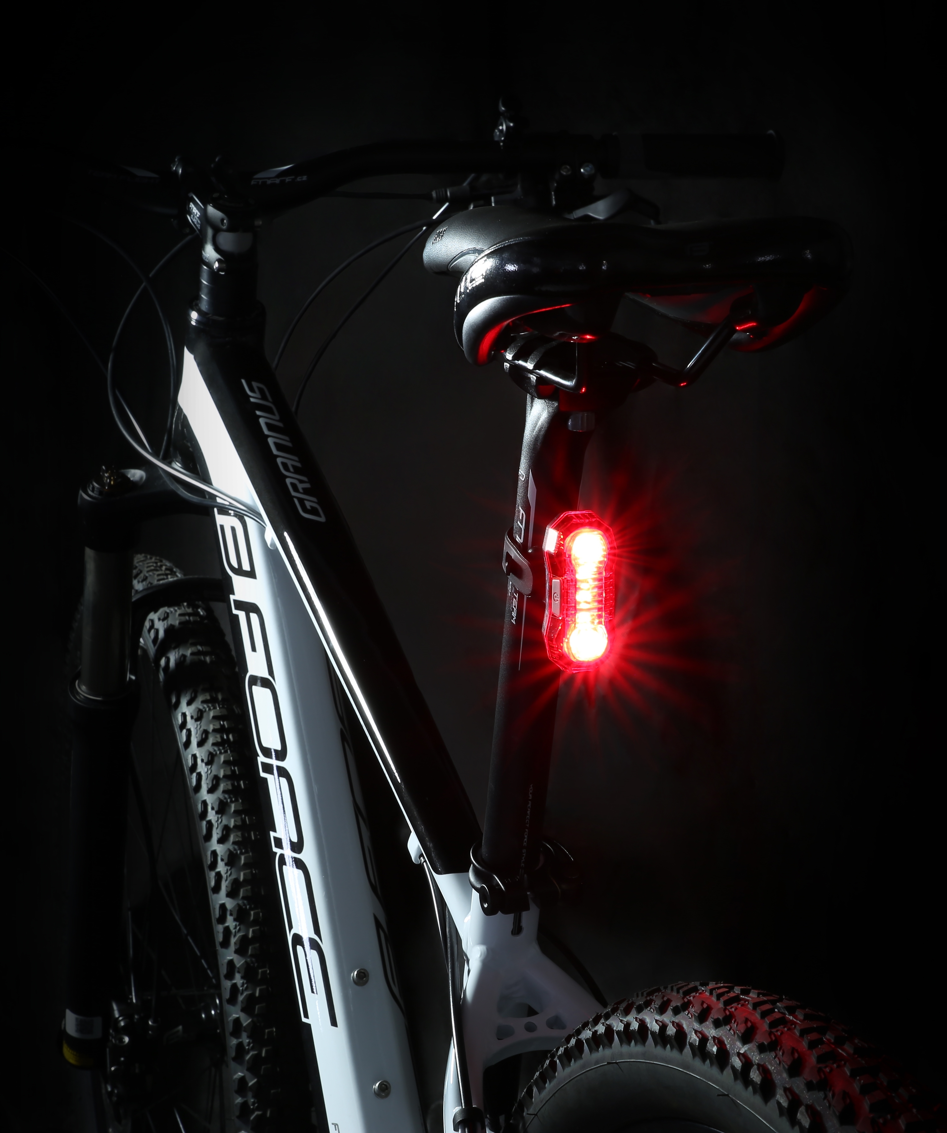 Blikačka zadní FORCE DEUX 5 LED, USB