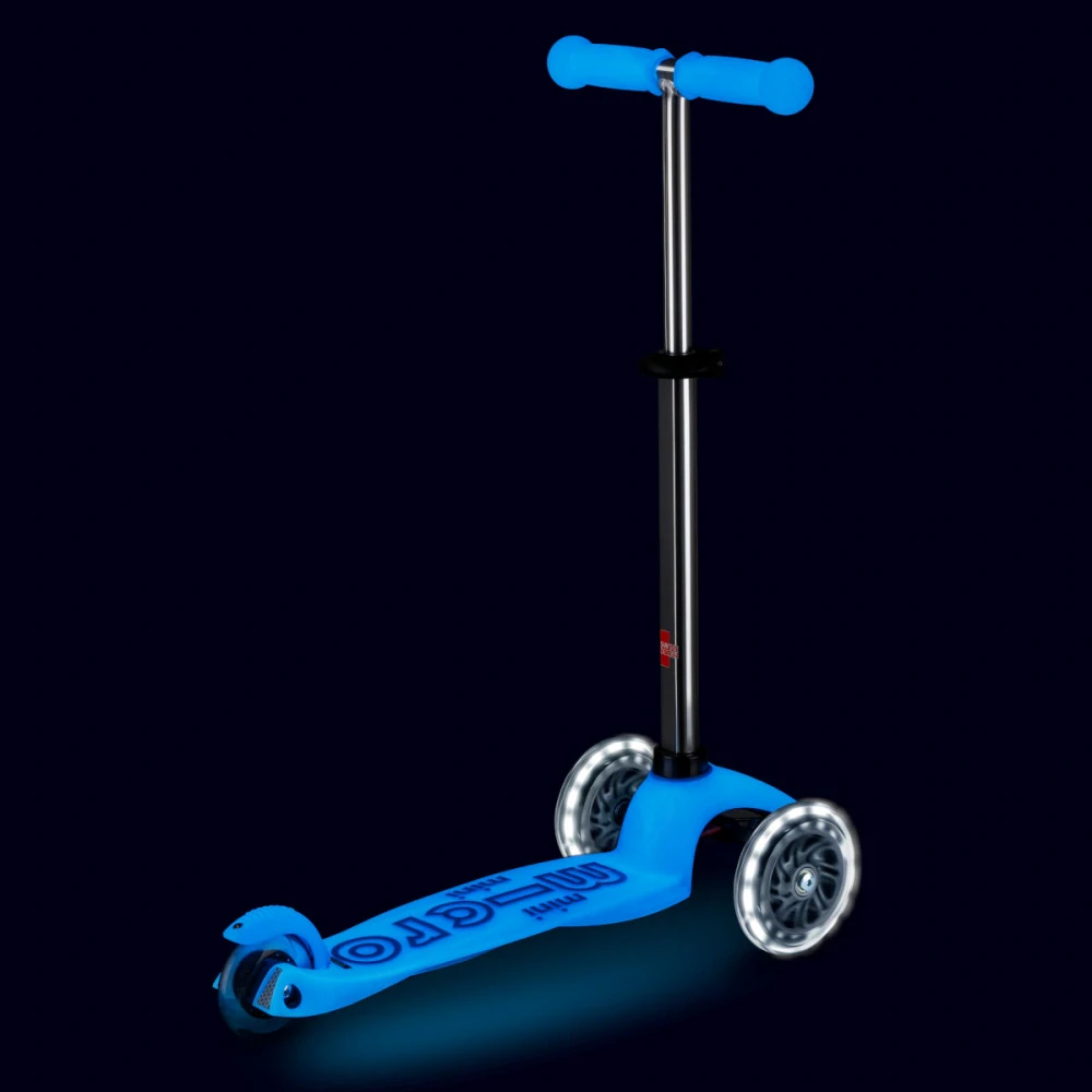 Koloběžka Mini Micro Deluxe Glow LED blue - ZDARMA dopravné a Zdravá láhev! 