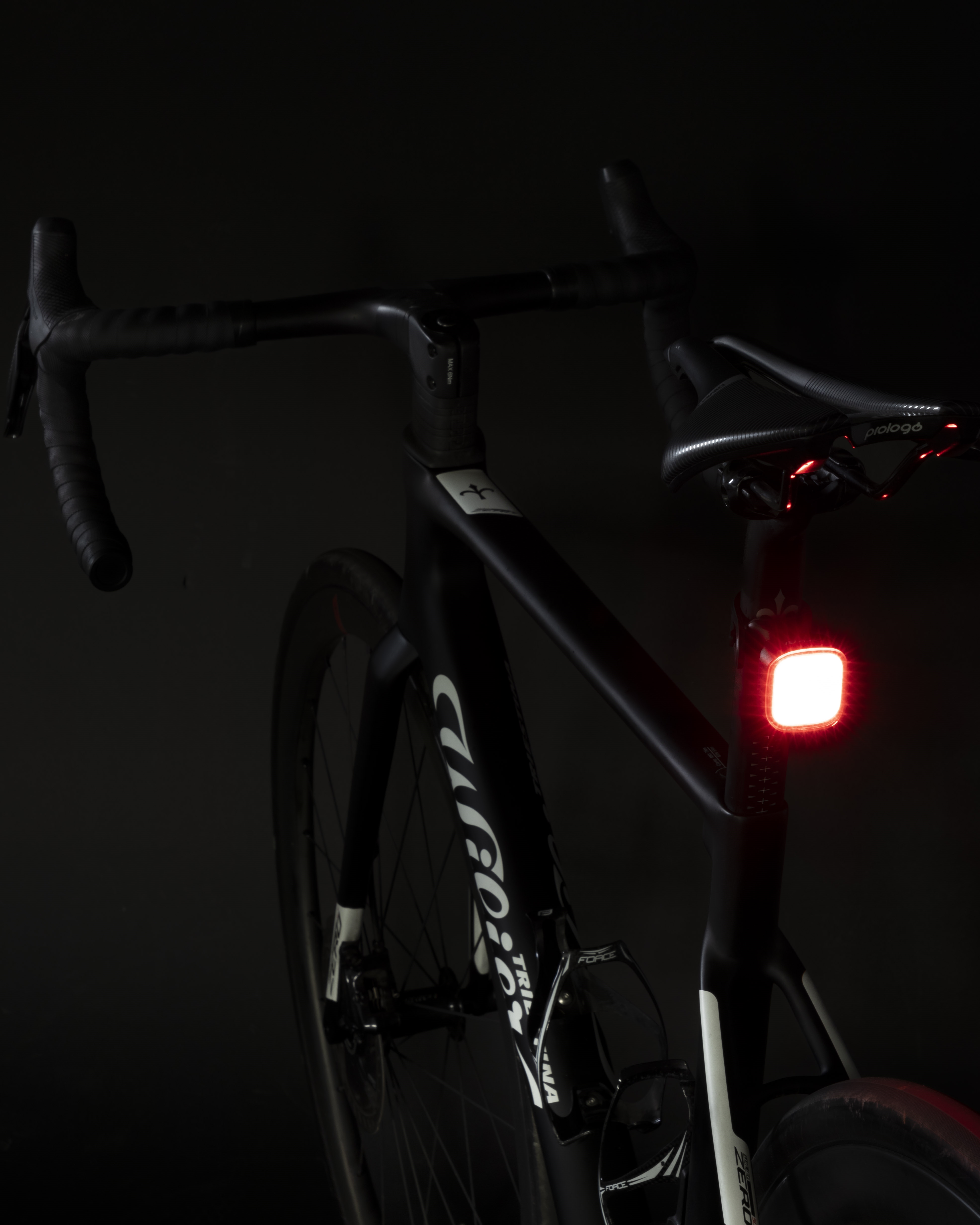 Blikačka zadní FORCE COB 2.0 25LM, 36 x LED, USB