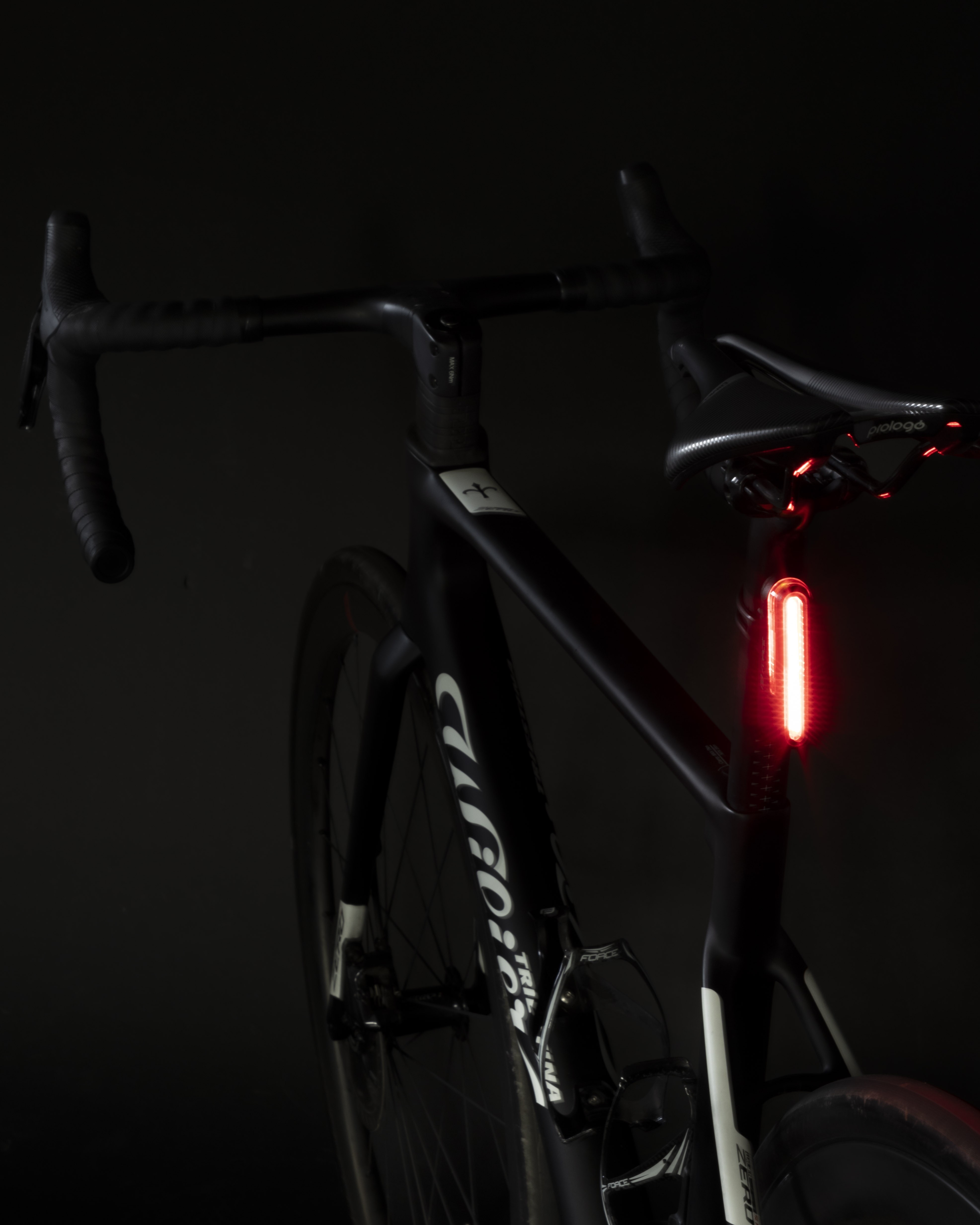 Blikačka zadní FORCE SKATO 20LM, 20 x LED, USB