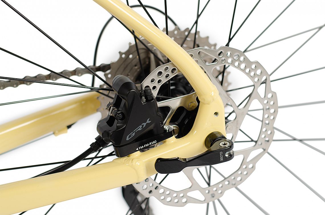 MAXBIKE ONYX, 28", barva béžová, 2025, rám XL(21") - ZDARMA dopravné, seřízení, odborná montáž a sada světel!