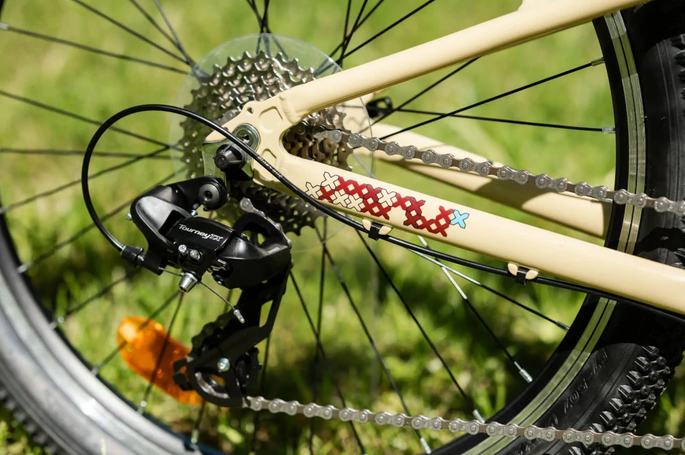 KROSS LEVEL JR 1.0, model 2026, pneu 24", barva béžová/černá - ZDARMA dopravné, odborná montáž, seřízení a sada světel TWINS!