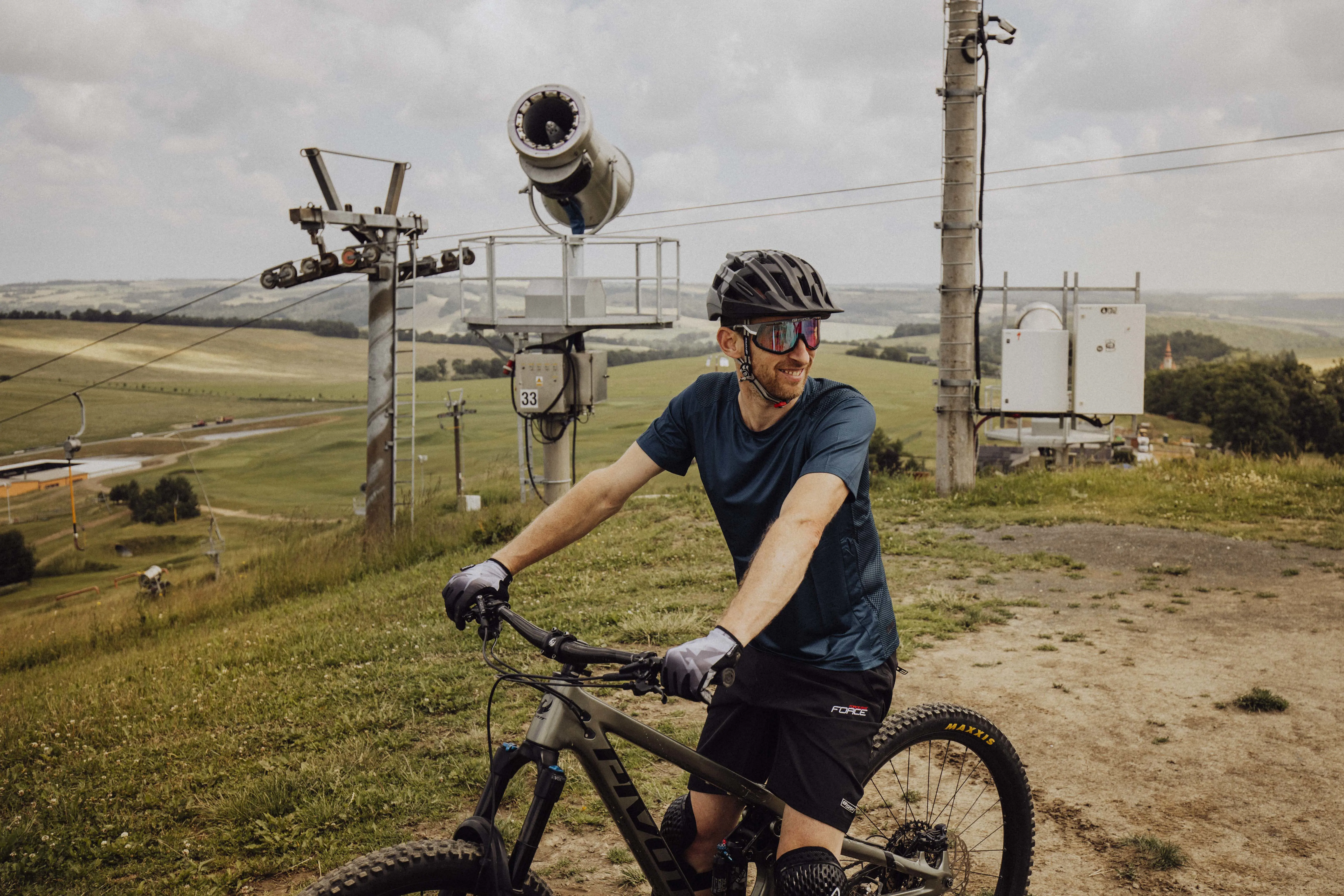 Dres FORCE MTB MOUNT krátký rukáv, tmavě modrý