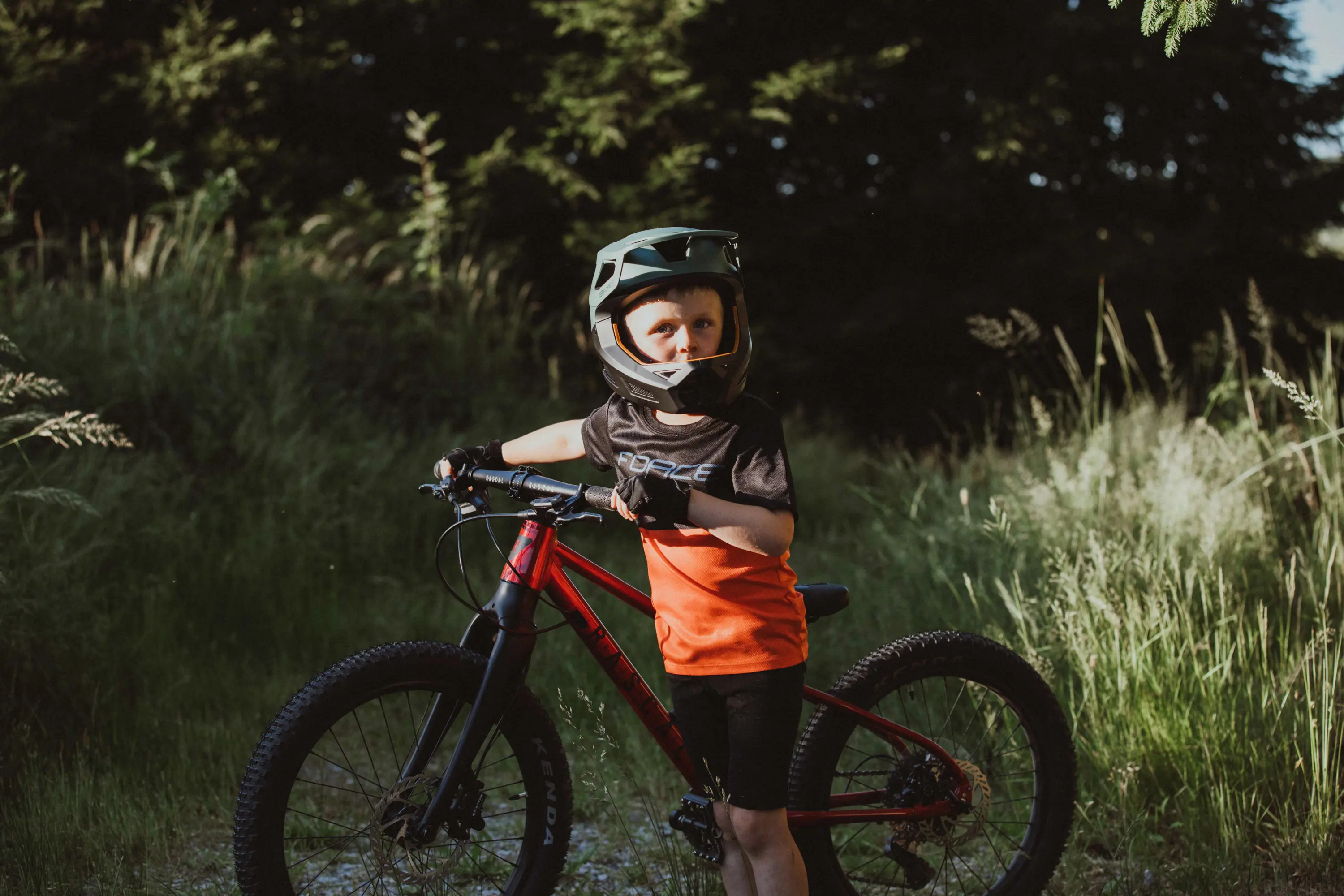 Dres FORCE KID MTB CHEERY, černo-oranžový
