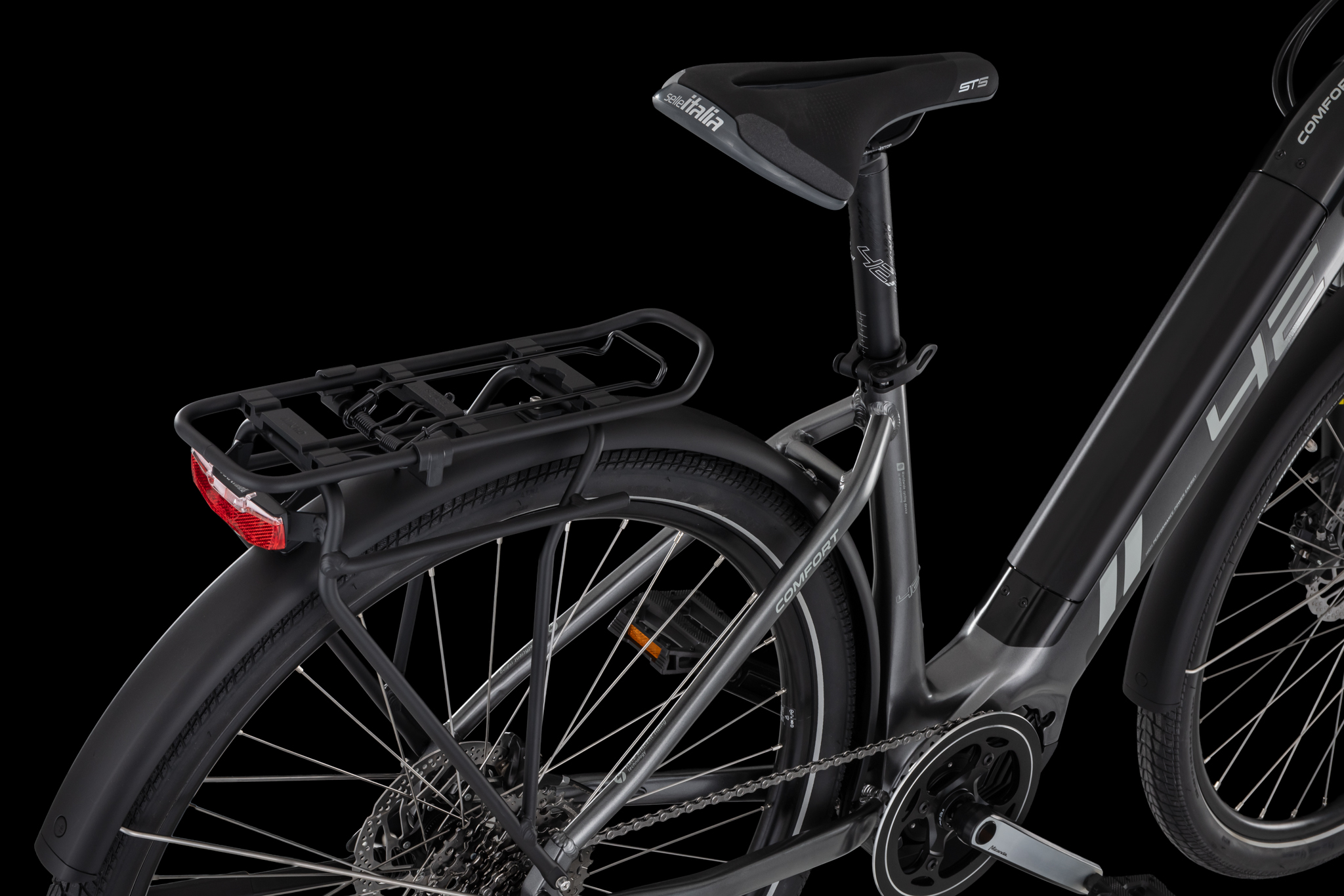 4EVER COMFORT SPORT TREK 720, pneu 28", rám 16" (M), model 2027, barva steel/white - ZDARMA dopravné, odborná montáž, seřízení, dárkový poukaz na nákup příslušenství a pojištění!