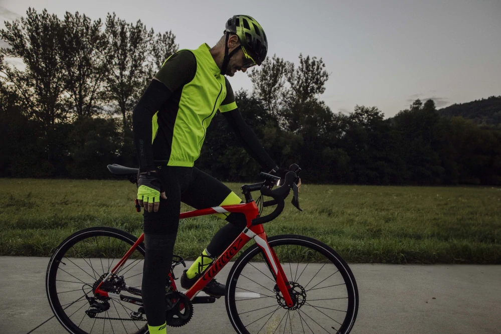 Kraťasy FORCE FASHION se šráky a vložkou, černo-fluo