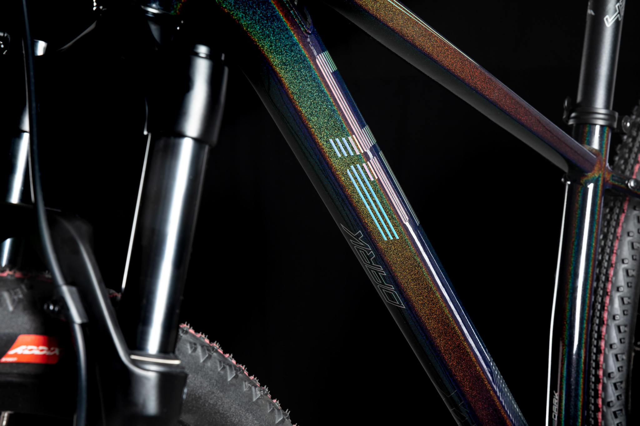 4EVER DARK TEAM 29" 2024, chameleon/hologram - ZDARMA dopravné, seřízení, odborná montáž, pojištění a sada světel!