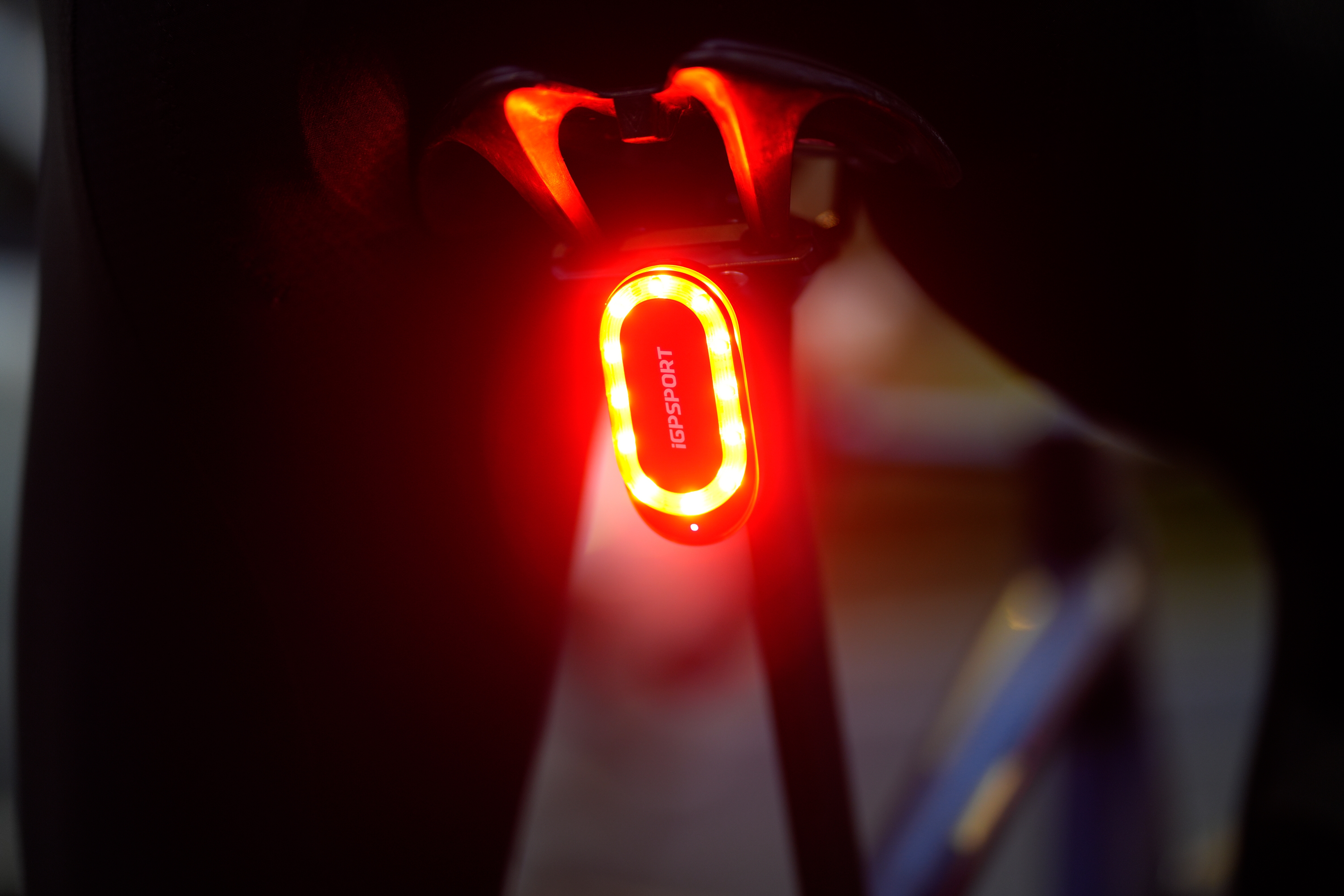 Blikačka zadní IGPSPORT SR mini