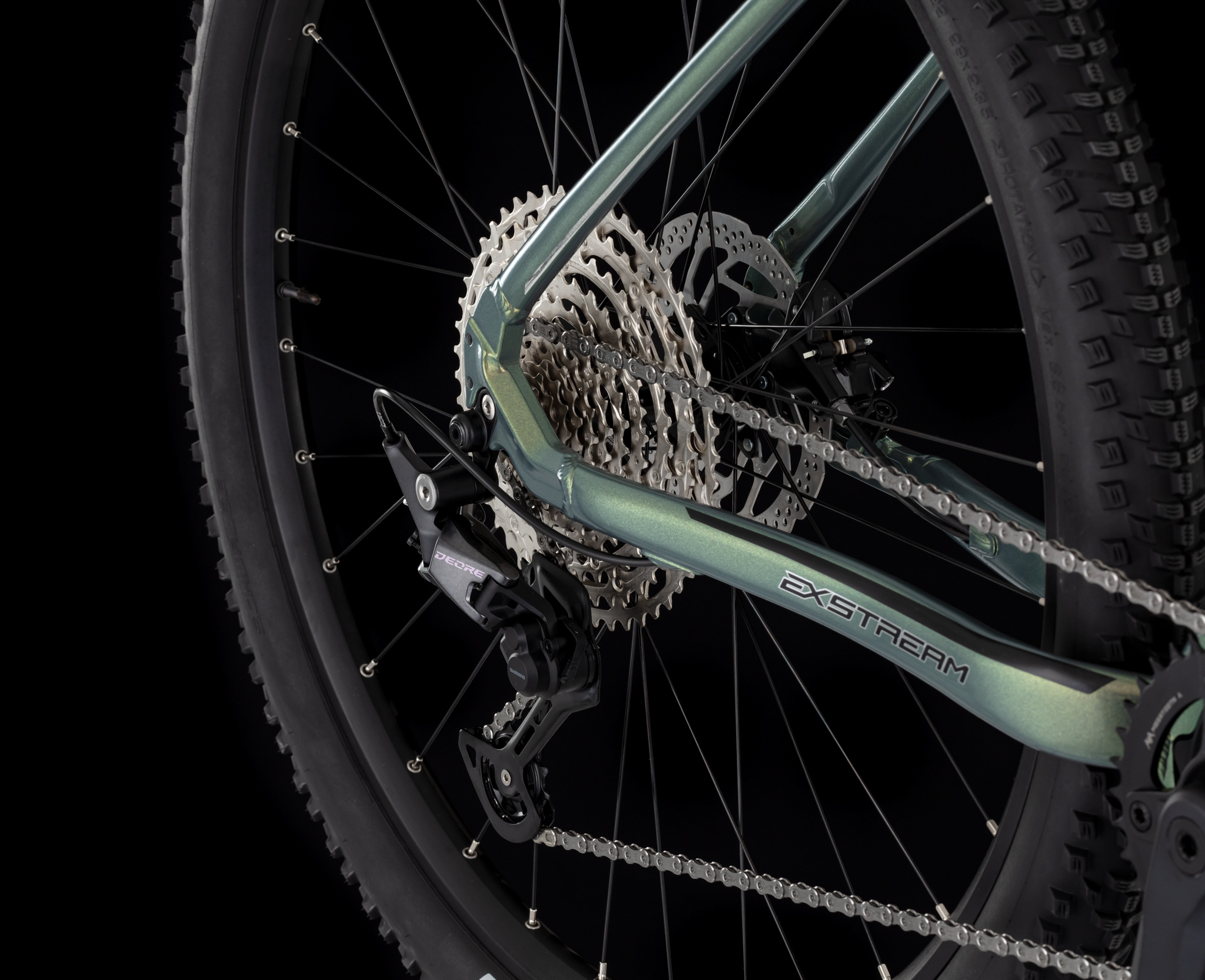 4EVER EXSTREAM ELITE 820 pneu 29", rám 15,5" (S), model 2025, matt foggy/silver - ZDARMA dopravné, seřízení, odborná montáž a pojištění!