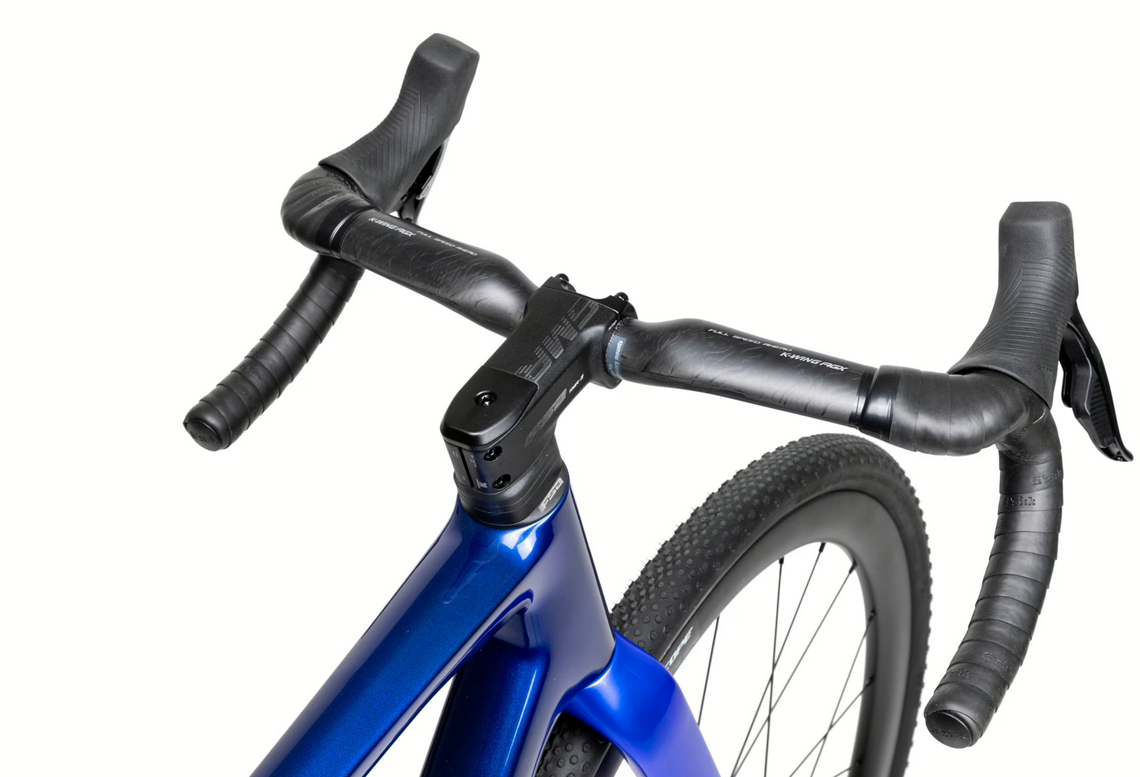  PELLS PELLS Raw Carbon 1 28", rám 21" (L), model 2025, barva Future Dusk - ZDARMA dopravné, odborná montáž, seřízení a dárkový poukaz na nákup příslušenství!