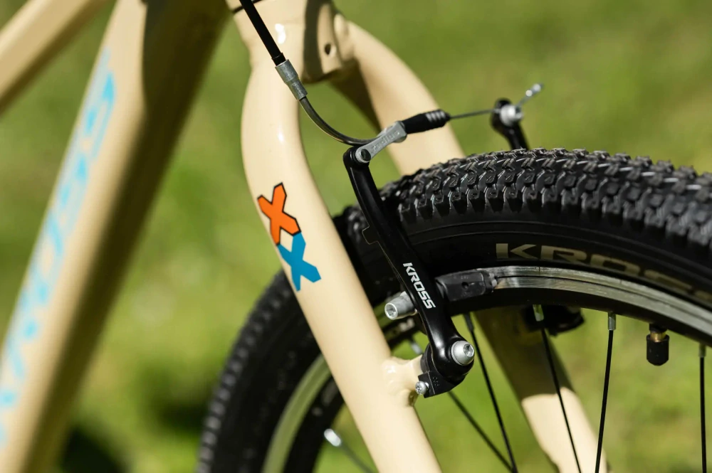 KROSS LEVEL JR 1.0, model 2026, pneu 24", barva béžová/černá - ZDARMA dopravné, odborná montáž, seřízení a sada světel TWINS!