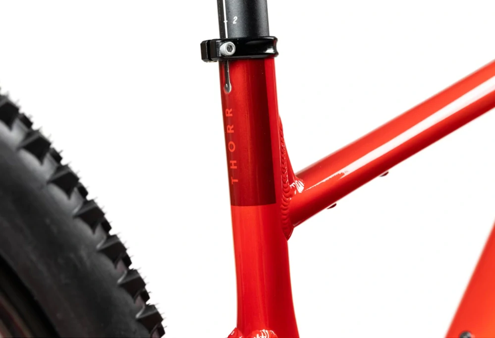 Pells Thorr Panasonic 2 ER 29", rám M, model 2026, barva Strawberry red - ZDARMA dopravné, odborná montáž, seřízení, dárkový poukaz na nákup příslušenství!