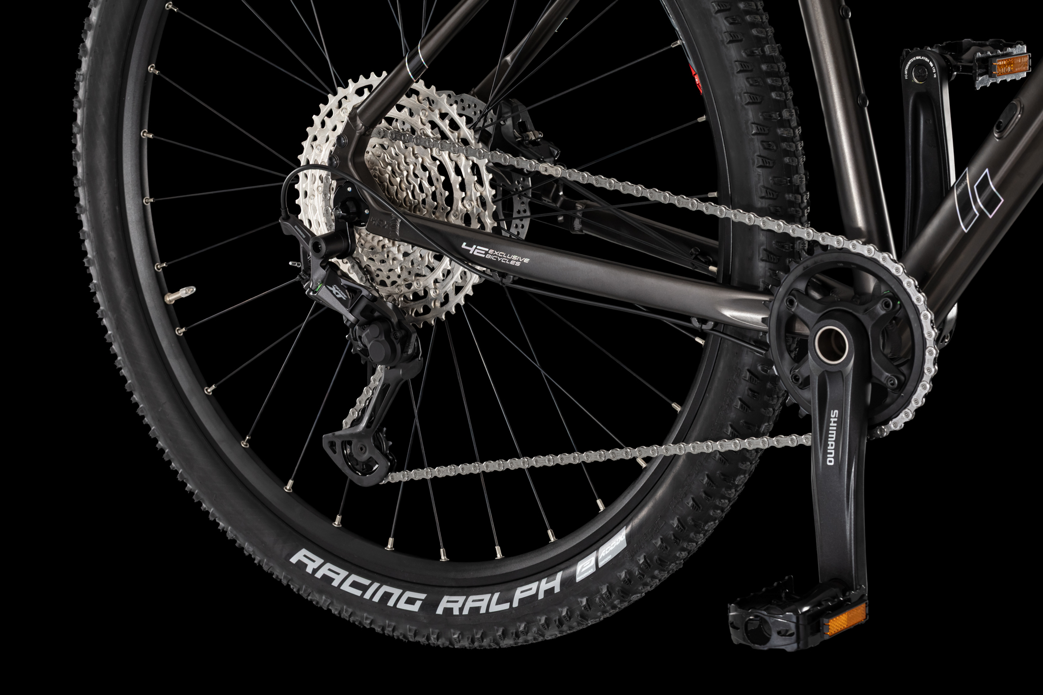 4EVER PRODIGY RACE 29", model 2026, barva black/hologram - ZDARMA dopravné, odborná montáž, seřízení, pojištění a dárkový poukaz na nákup příslušenství!