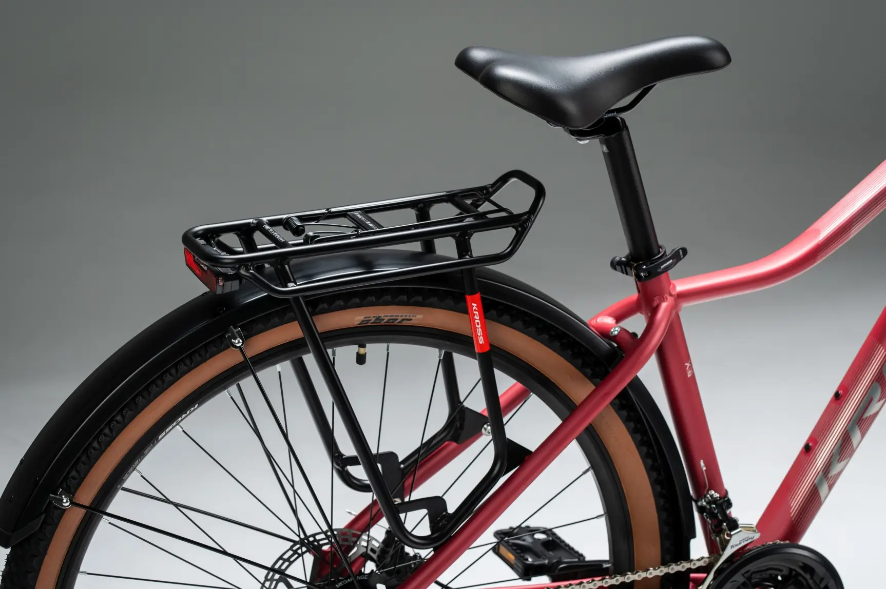 KROSS LEA X200 EQ, model 2026, pneu 27,5", barva růžová/stříbrná/matný - ZDARMA dopravné, seřízení, odborná montáž a cyklopočítač!
