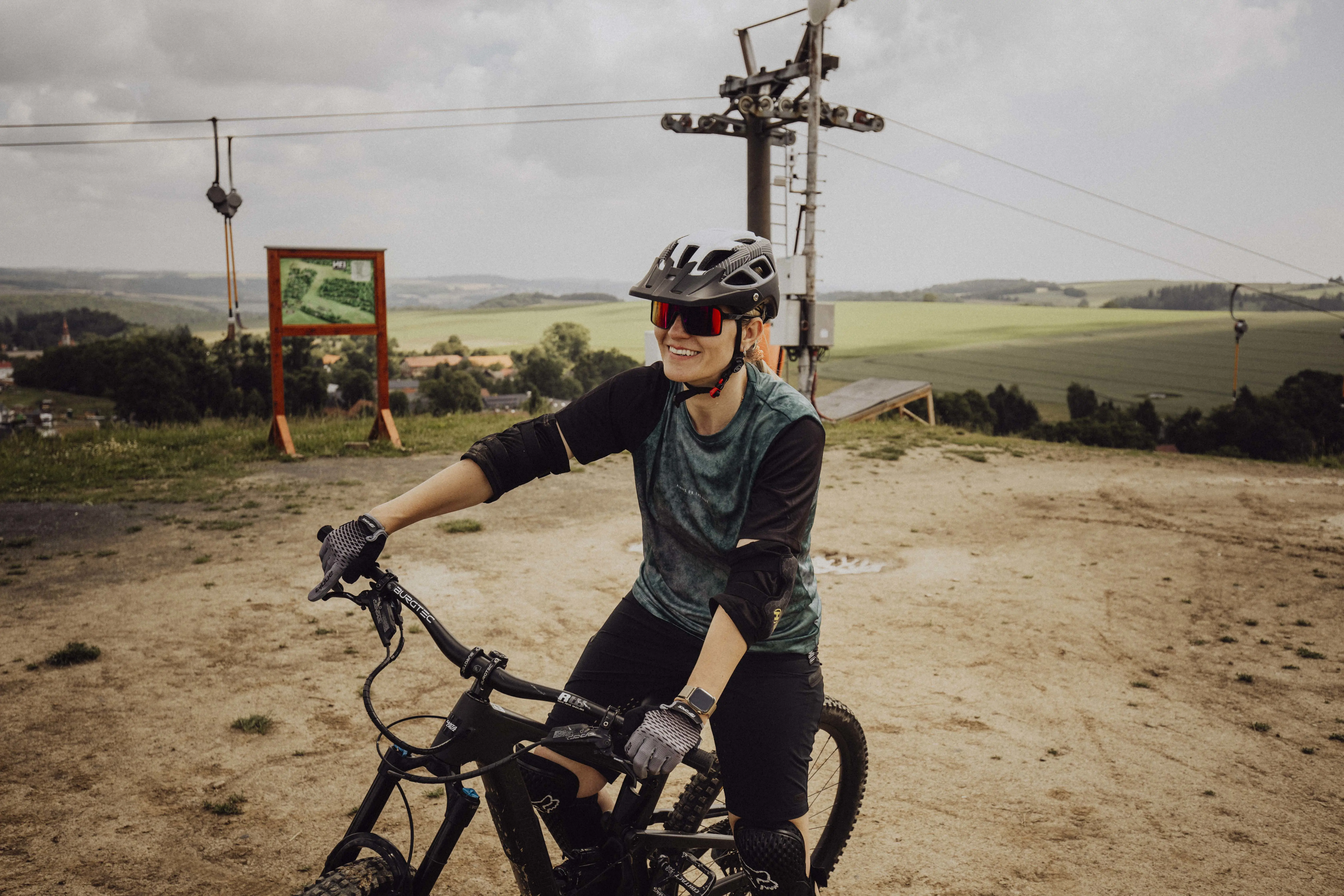 Dres FORCE MTB MOVE krátký rukáv, tmavě zelený
