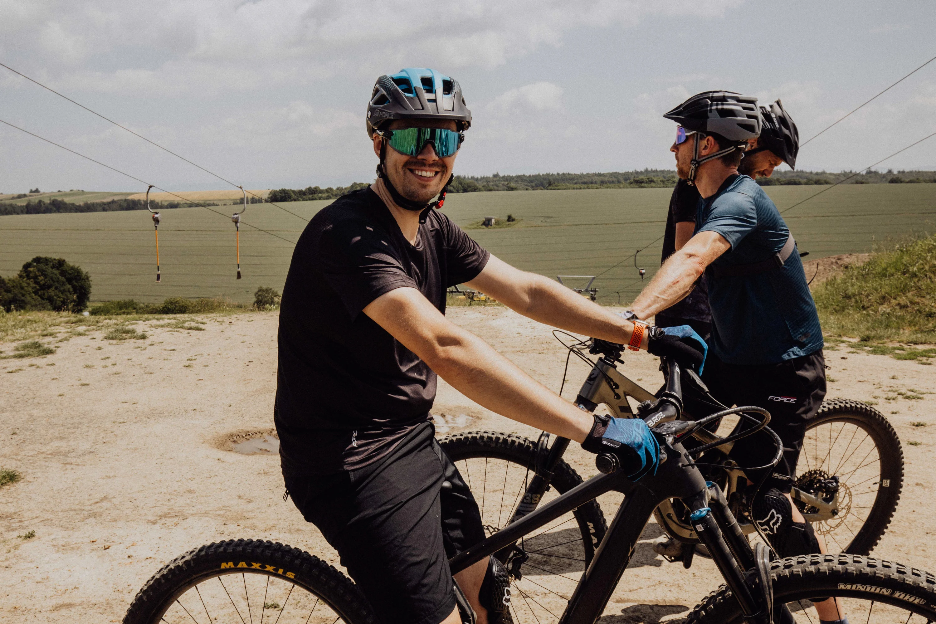 Dres FORCE MTB MOUNT krátký rukáv, černý