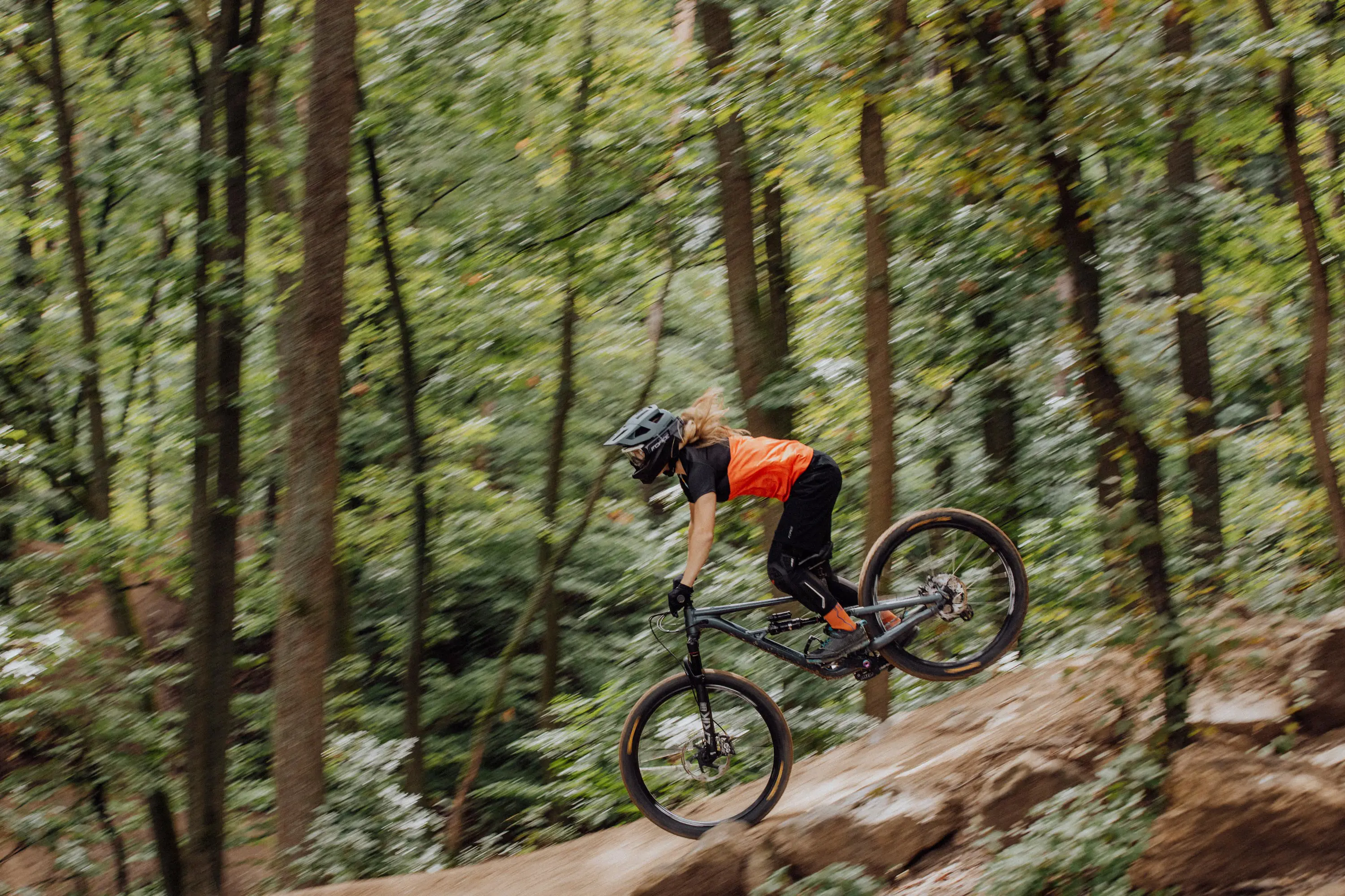 Dres FORCE KID MTB CHEERY, černo-oranžový