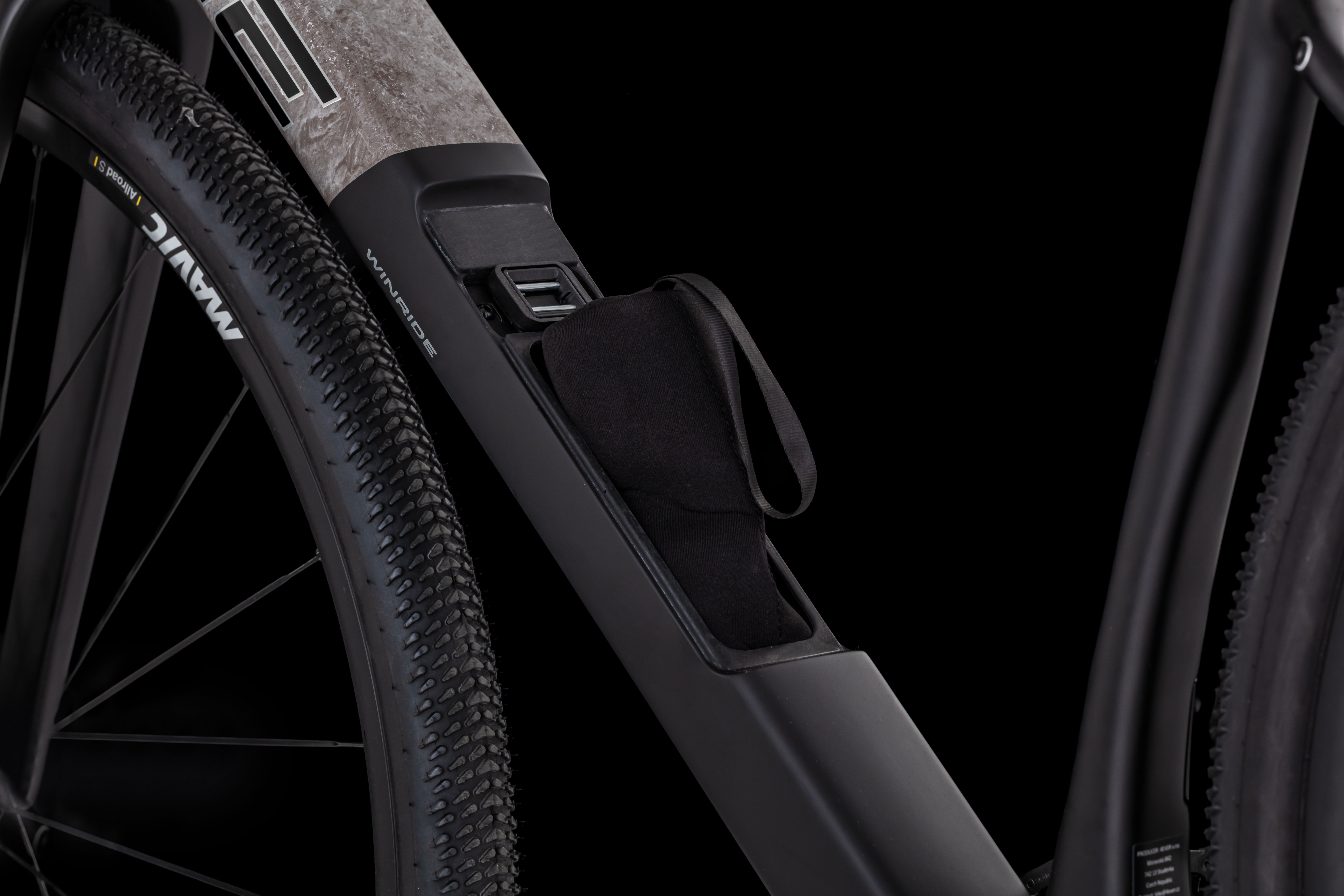 4EVER WINRIDE APEX, pneu 28", model 2027, barva moon shadow - ZDARMA dopravné, odborná montáž, seřízení, dárkový poukaz na nákup příslušenství a pojištění!