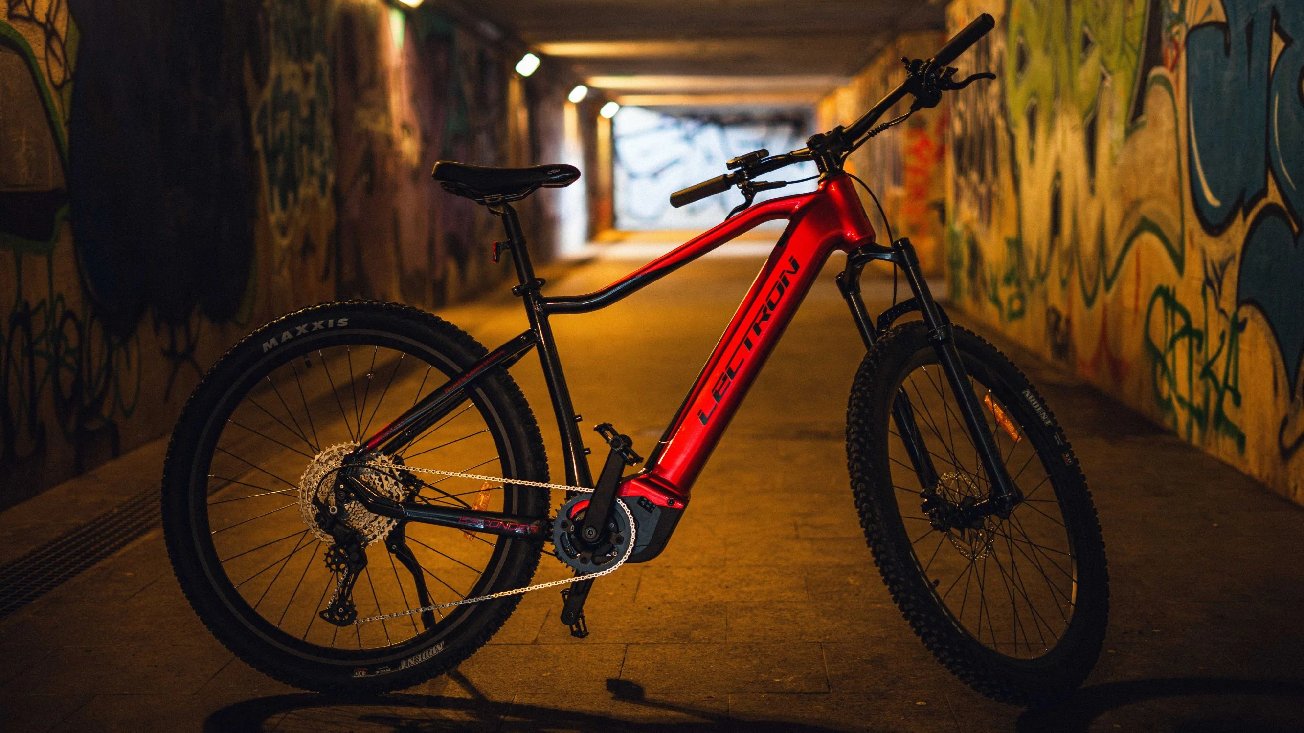 Lectron ESCONDER PSX Red, pneu 29", rám 19" model 2025, baterie 20Ah/720Wh - ZDARMA dopravné, odborná montáž, seřízení a poukaz na nákup příslušenství!
