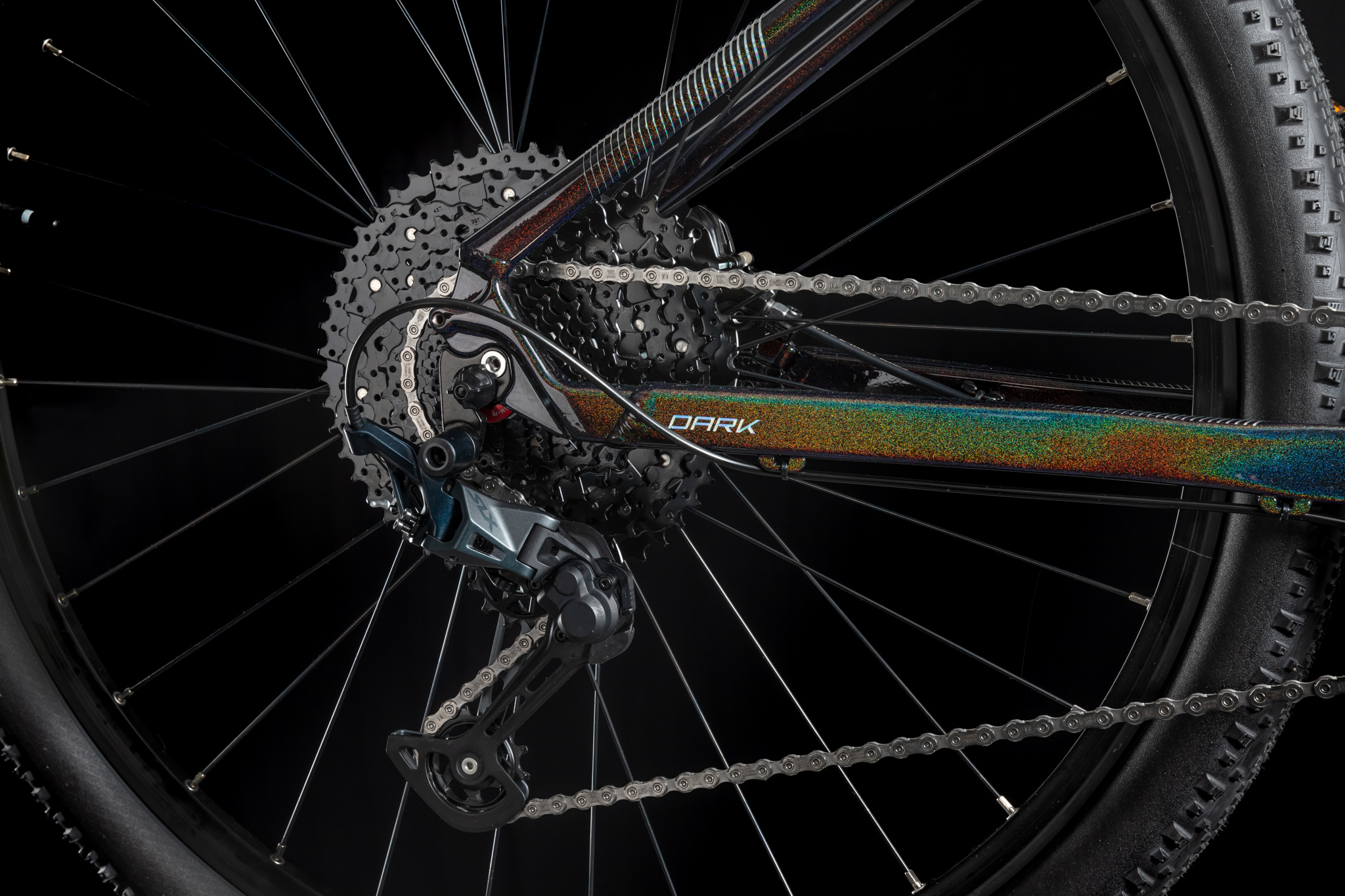 4EVER DARK TEAM 29" 2024, chameleon/hologram - ZDARMA dopravné, seřízení, odborná montáž, pojištění a sada světel!