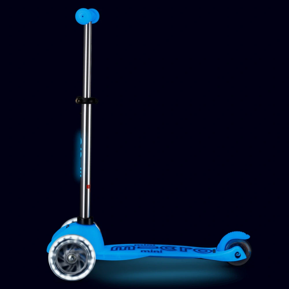 Koloběžka Mini Micro Deluxe Glow LED blue - ZDARMA dopravné a Zdravá láhev! 