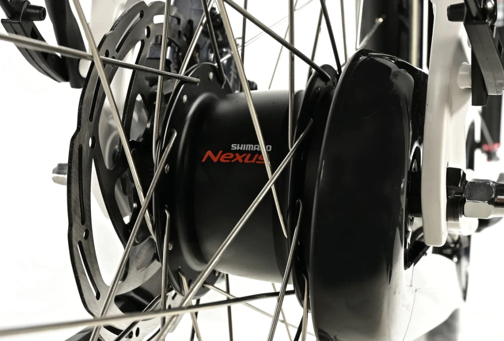 Leader Fox NEBA, pneu 28", model 2025-3, barva bílá - ZDARMA dopravné, odborná montáž a seřízení!