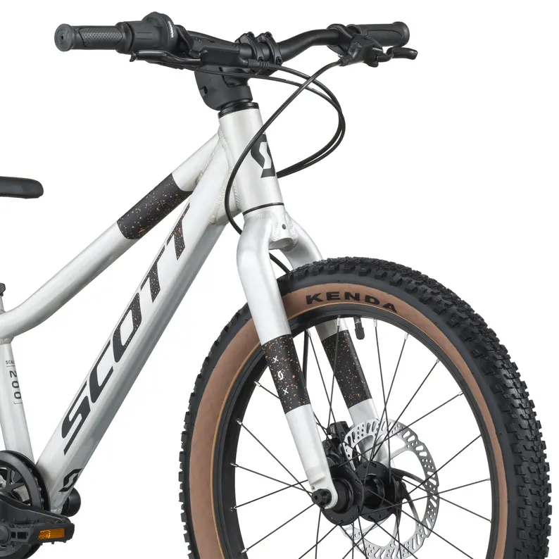 Scott Scale 200, model 2026, pneu 20", barva stříbrná - ZDARMA dopravné, odborná montáž, seřízení a sada světel!