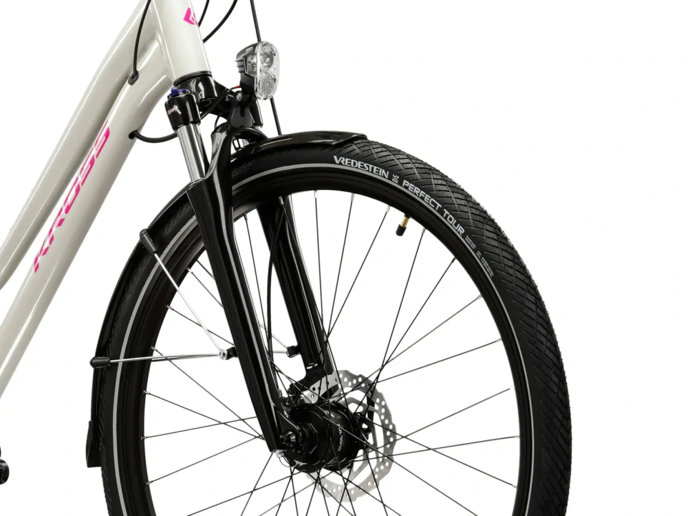 KROSS TRANS 5.0 Lady, rám 19" (L), model 2026, pneu 28", barva šedá/růžová/lesk - ZDARMA dopravné, seřízení, odborná montáž a koš na zadní nosič!