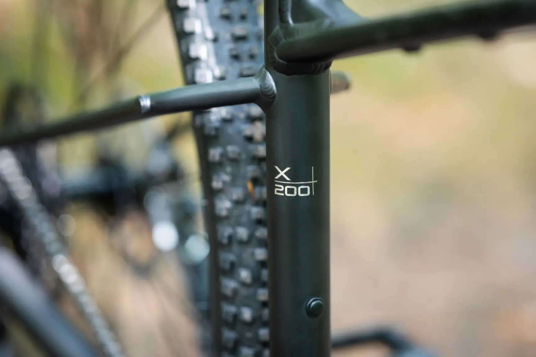 KROSS LEVEL X200, rám 19" (XL), model 2026, pneu 29", barva černá/stříbrná/matný - ZDARMA dopravné, odborná montáž, seřízení a sada světel!