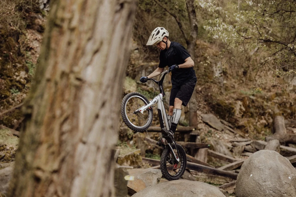 Přilba FORCE TRAIL MTB, krémová, vel. S/M