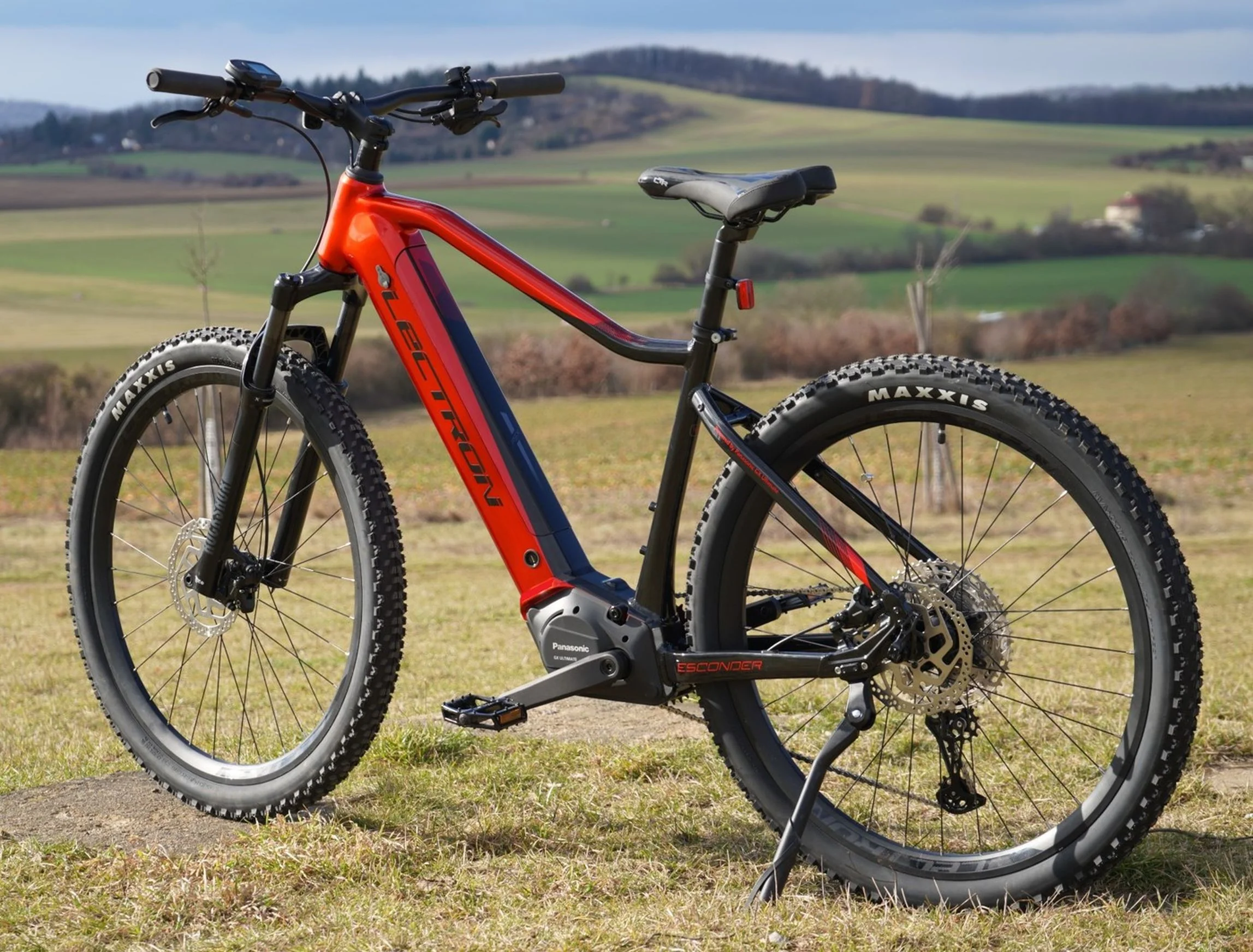 Lectron ESCONDER PSX Red, pneu 29", rám 19" model 2025, baterie 20Ah/720Wh - ZDARMA dopravné, odborná montáž, seřízení a poukaz na nákup příslušenství!