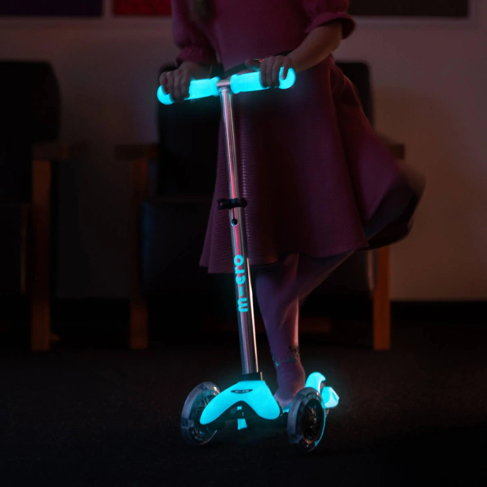 Koloběžka Mini Micro Deluxe Glow LED aqua - ZDARMA dopravné a Zdravá láhev! 
