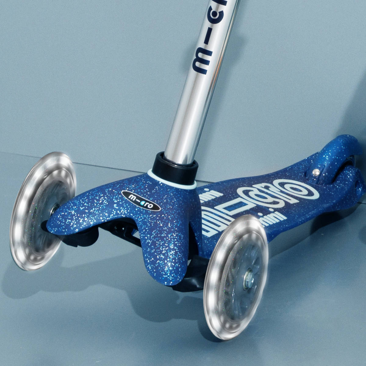 Koloběžka Mini Micro Deluxe Glitter LED navy - ZDARMA dopravné!
