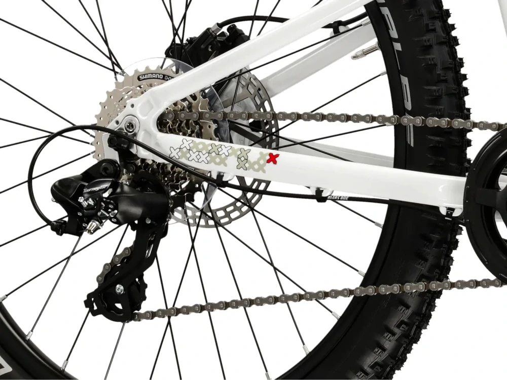 KROSS LEVEL JR 2.0, model 2025, pneu 24", barva bílá/černá - ZDARMA dopravné, odborná montáž, seřízení a sada světel TWINS!