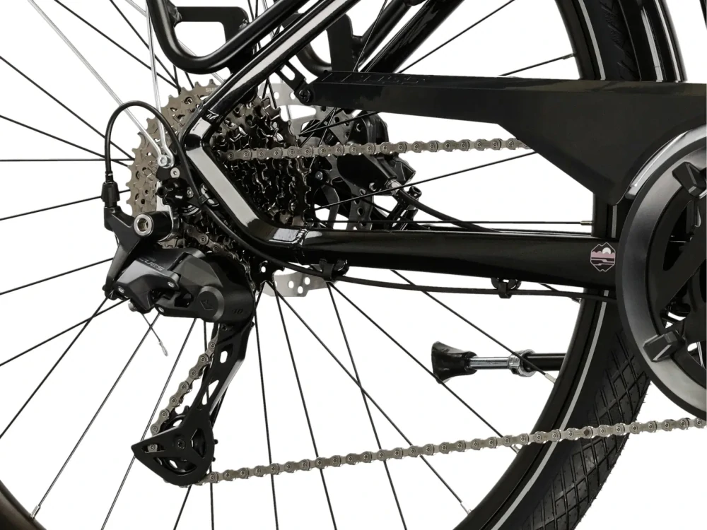 KROSS TRANS 7.0 Lady, rám 17" (M), model 2026, pneu 28", barva černá/růžová/lesk - ZDARMA dopravné, seřízení, odborná montáž a koš na zadní nosič!