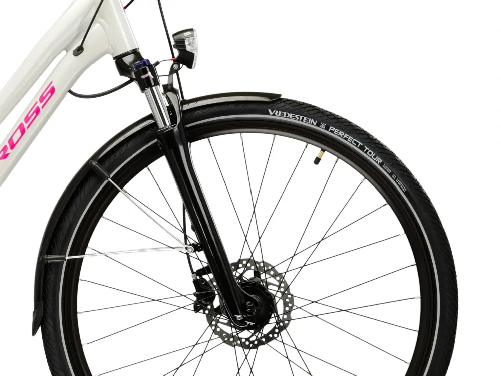 KROSS TRANS 5.0 Lady, rám 19" (L), model 2026, pneu 28", barva šedá/růžová/lesk - ZDARMA dopravné, seřízení, odborná montáž a koš na zadní nosič!