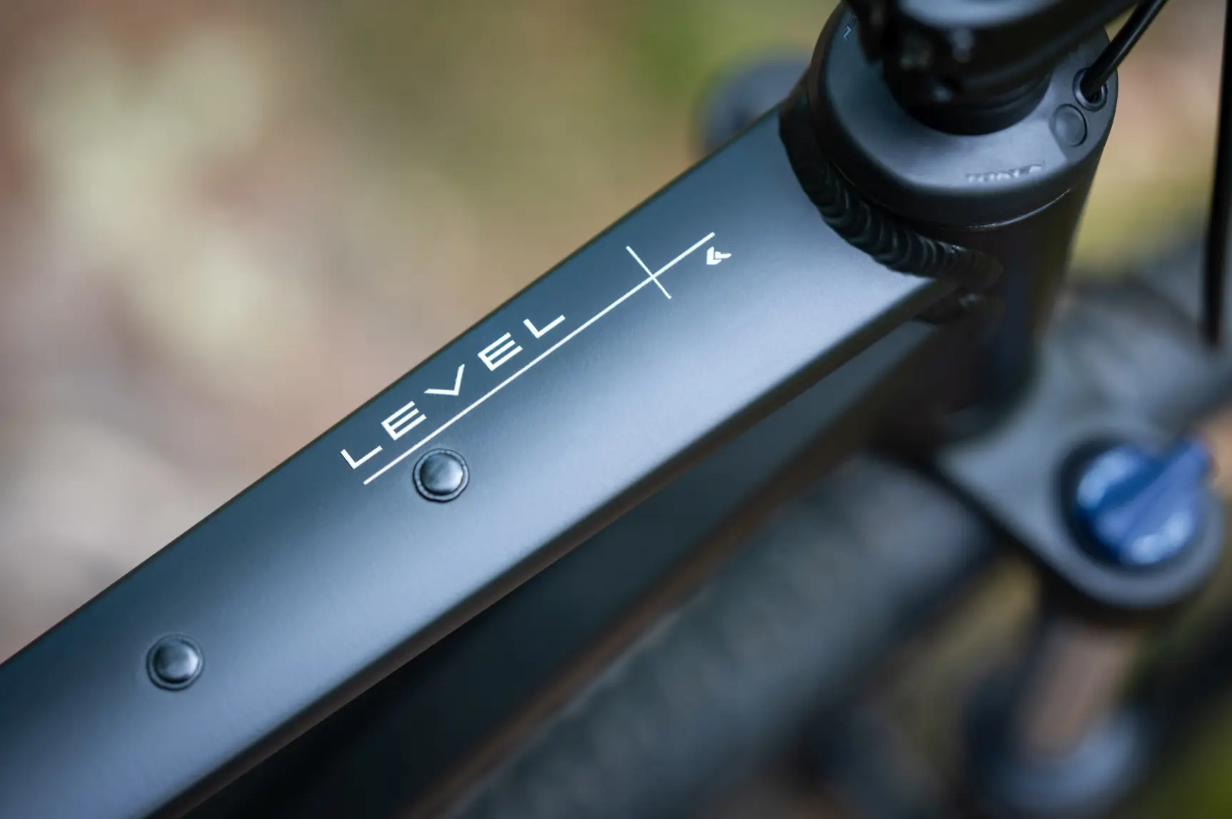 KROSS LEVEL X200, rám 19" (XL), model 2026, pneu 29", barva černá/stříbrná/matný - ZDARMA dopravné, odborná montáž, seřízení a sada světel!