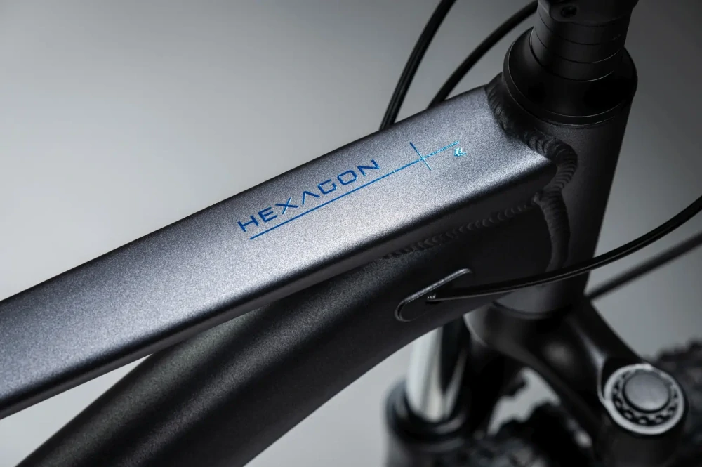 KROSS HEXAGON X200 pneu 29", model 2027, barva šedá/modrá/matný - ZDARMA dopravné, seřízení, odborná montáž a sada světel!