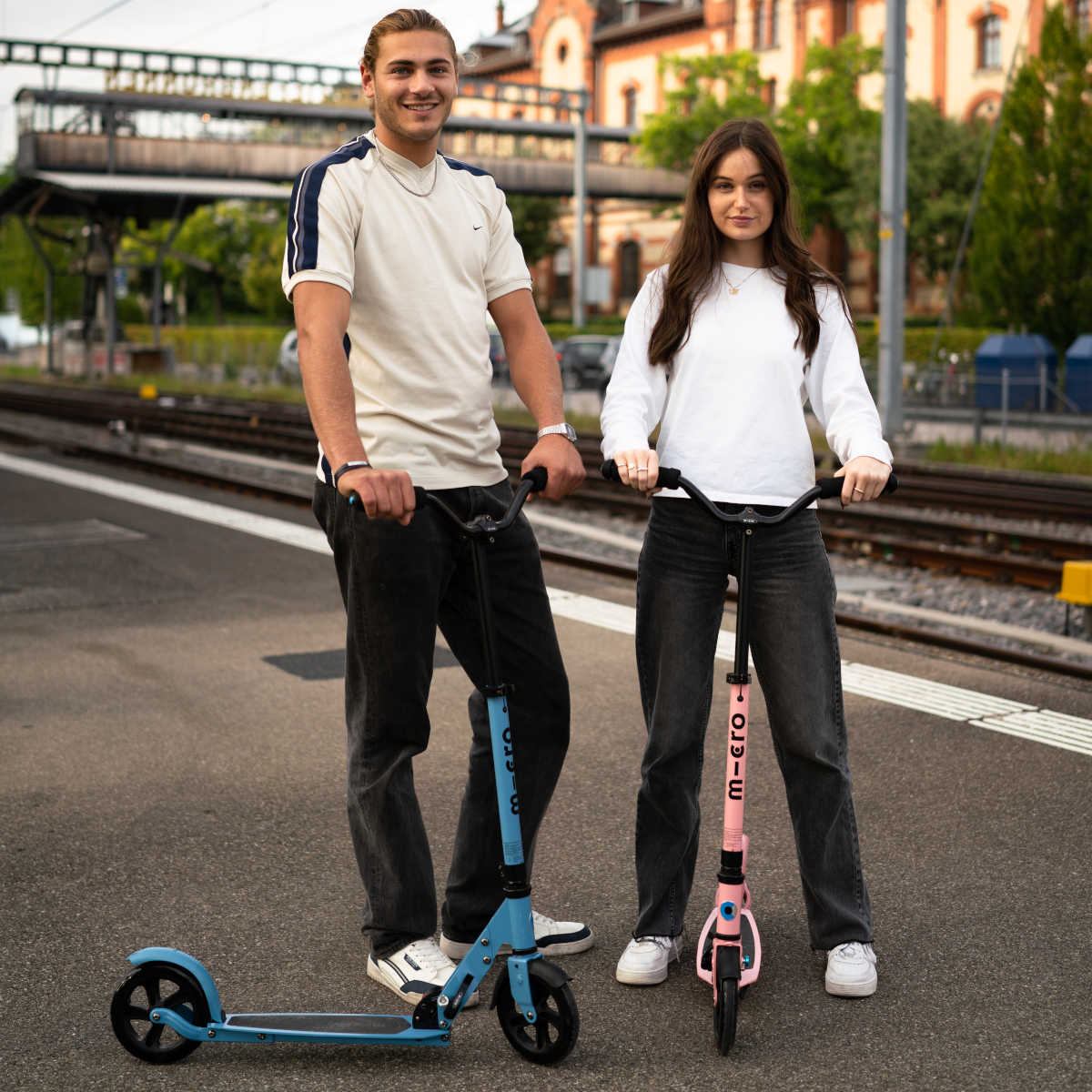 Koloběžka Micro Speed Deluxe Neon Rose - ZDARMA dopravné a Zdravá láhev!