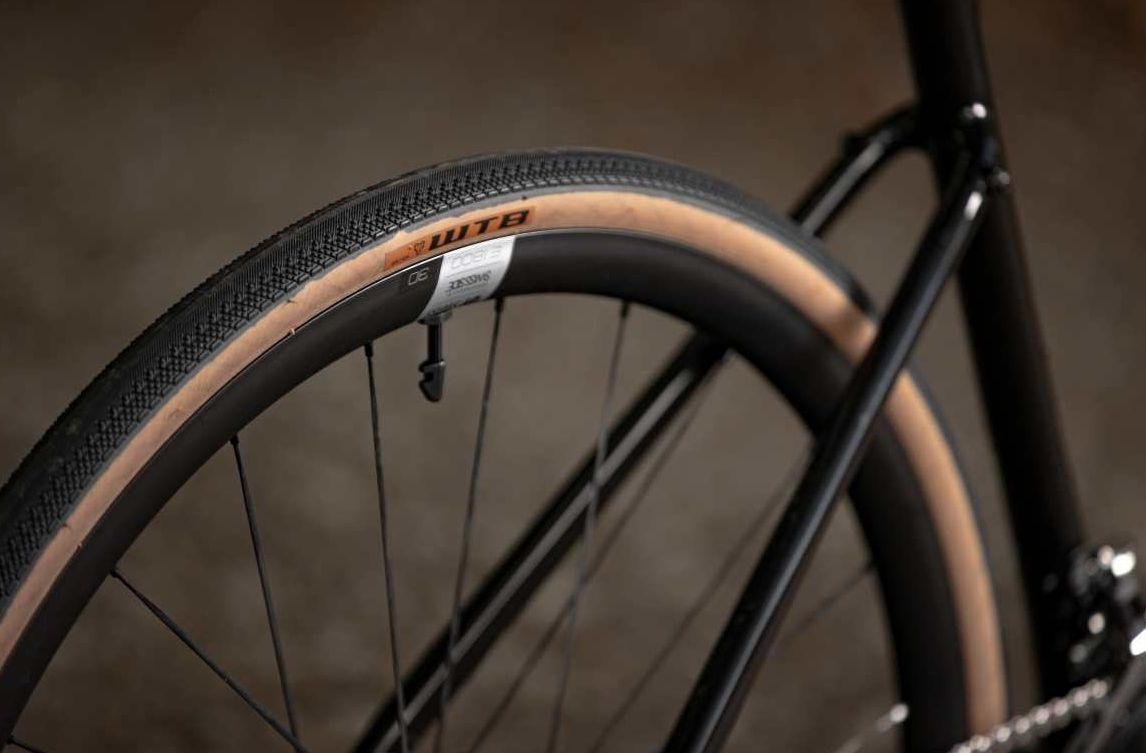 Rock Machine Lukk CR 80, rám 18" (S), model 2025, barva Gloss Metallic Black - ZDARMA dopravné, odborná montáž, seřízení a dárkový poukaz na nákup příslušenství!