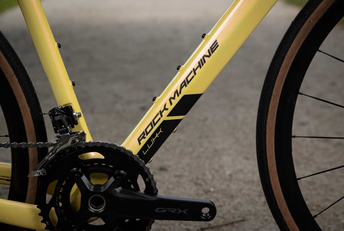 Rock Machine Lukk CR 60, rám 21" (XL), model 2025, barva Gloss Sulfur Yellow - ZDARMA dopravné, odborná montáž, seřízení a dárkový poukaz na nákup příslušenství!